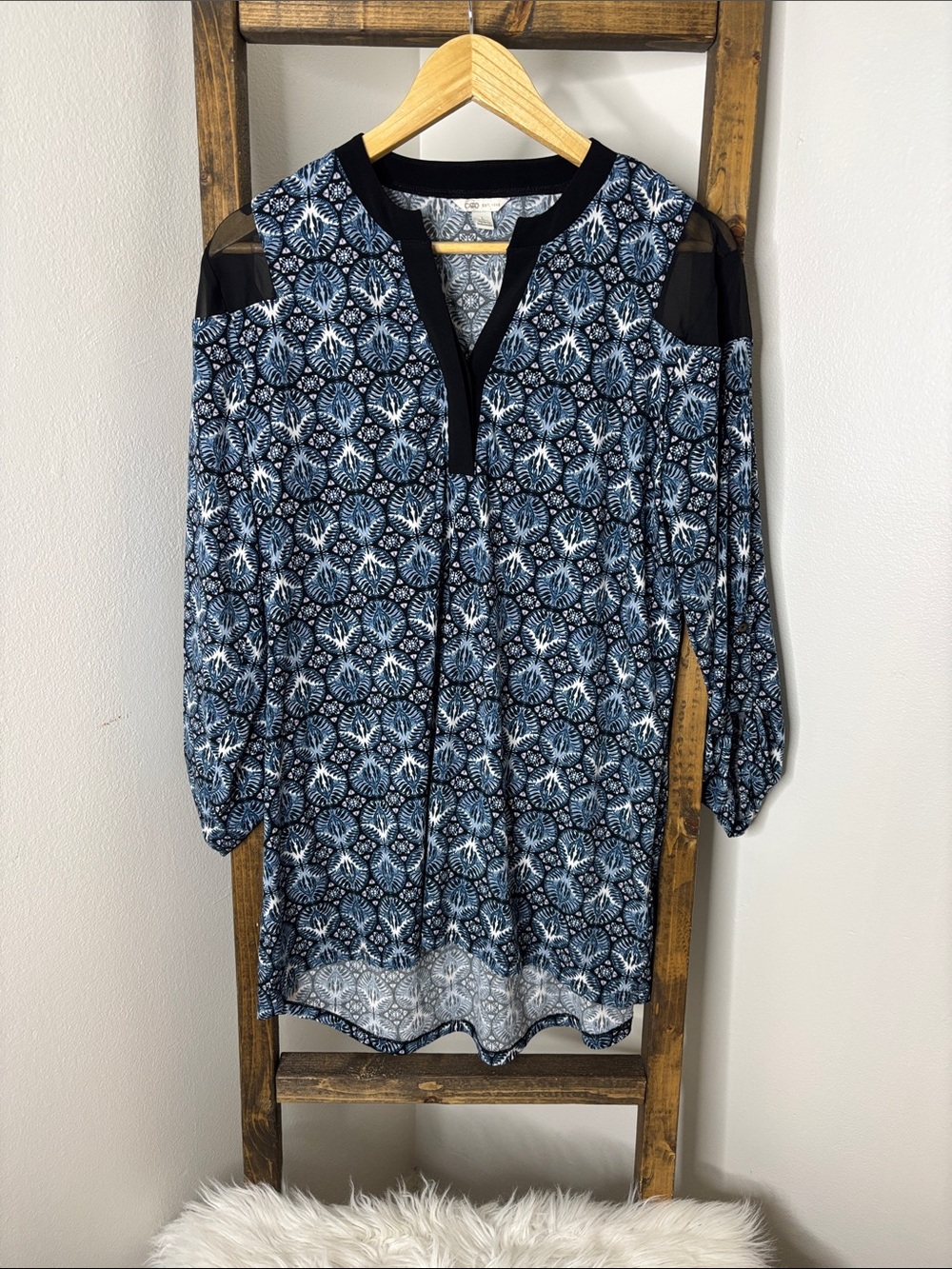 Cato Blue and Black Cold-Shoulder Patterned Tunic Size L
